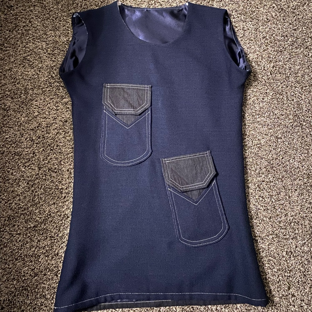 Unique sleeveless shirt 1/1